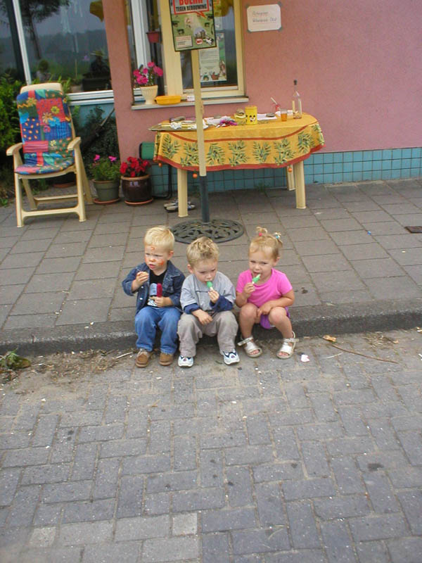 Luna, Henrie & Mat eten een ijsje